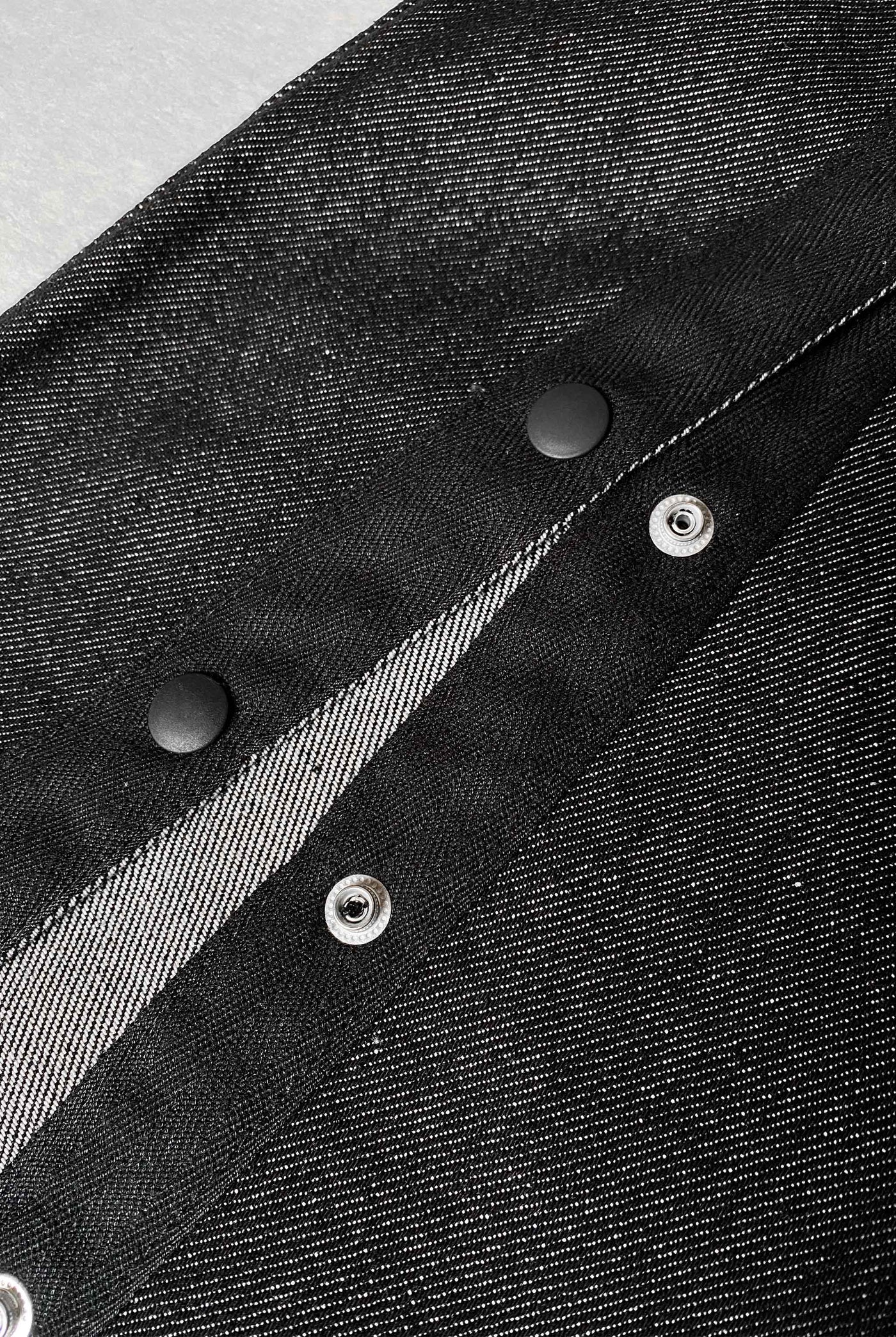 JEAN BROCHES BLACK